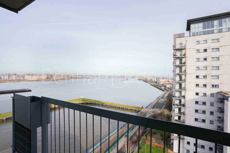 2  bedrooms flat to rent in Sark Towerk, Erebus Drive, SE28-image 22