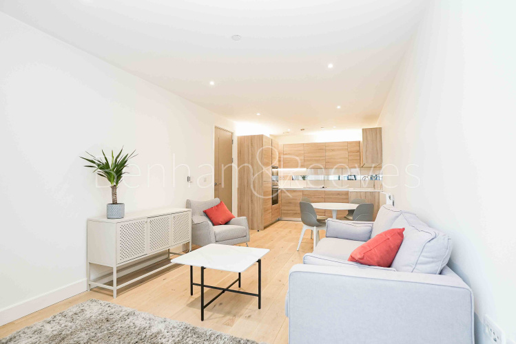 2  bedrooms flat to rent in Royal Arsenal Riverside, Duke of Wellington Avenue, SE18-image 1