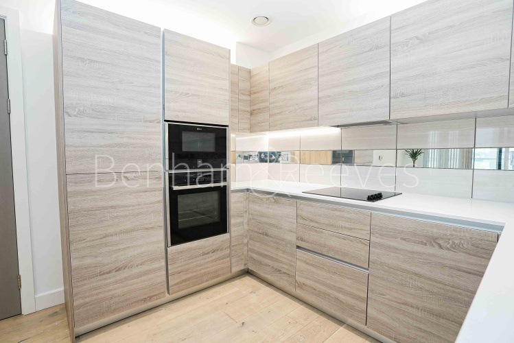 2  bedrooms flat to rent in Royal Arsenal Riverside, Duke of Wellington Avenue, SE18-image 2