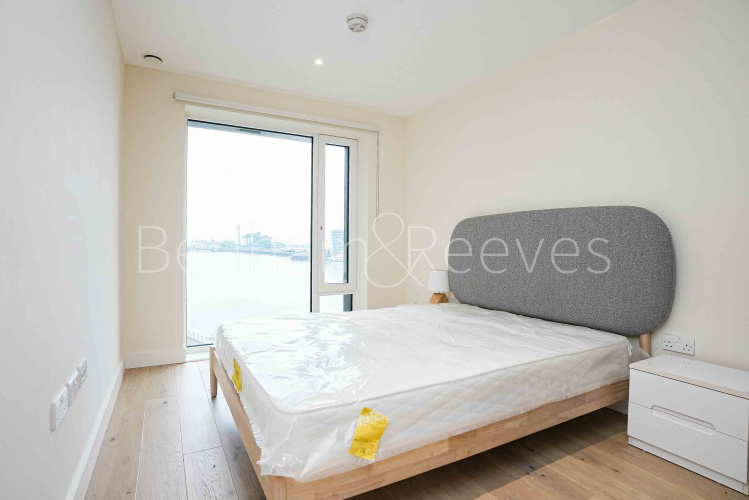 2  bedrooms flat to rent in Royal Arsenal Riverside, Duke of Wellington Avenue, SE18-image 4