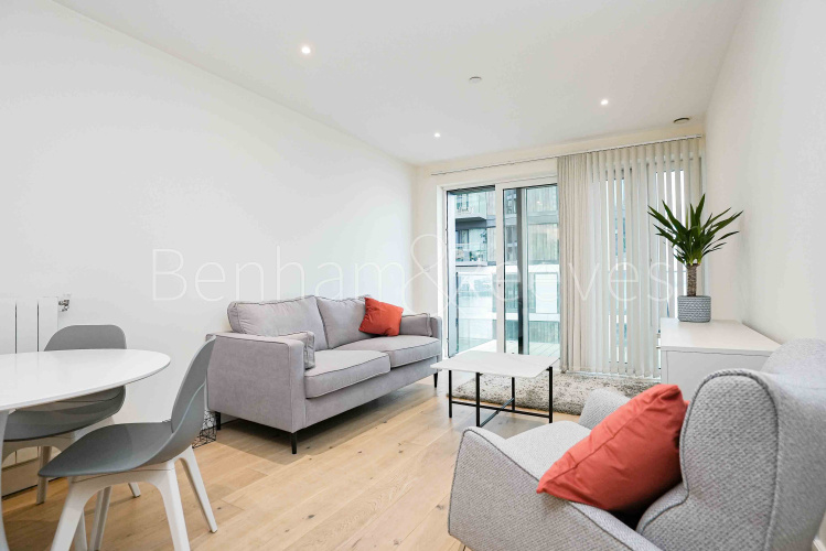 2  bedrooms flat to rent in Royal Arsenal Riverside, Duke of Wellington Avenue, SE18-image 7