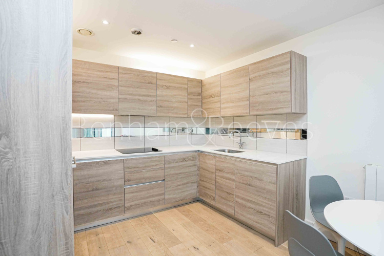 2  bedrooms flat to rent in Royal Arsenal Riverside, Duke of Wellington Avenue, SE18-image 9