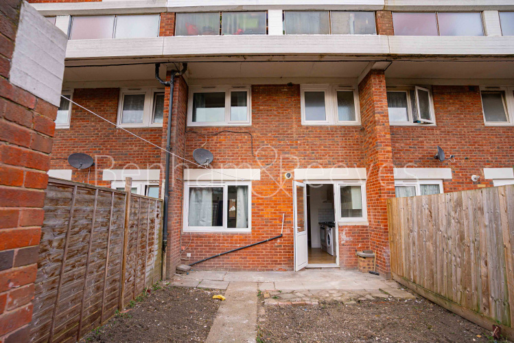3  bedrooms flat to rent in Clendon Way, Woolwich,SE18-image 11