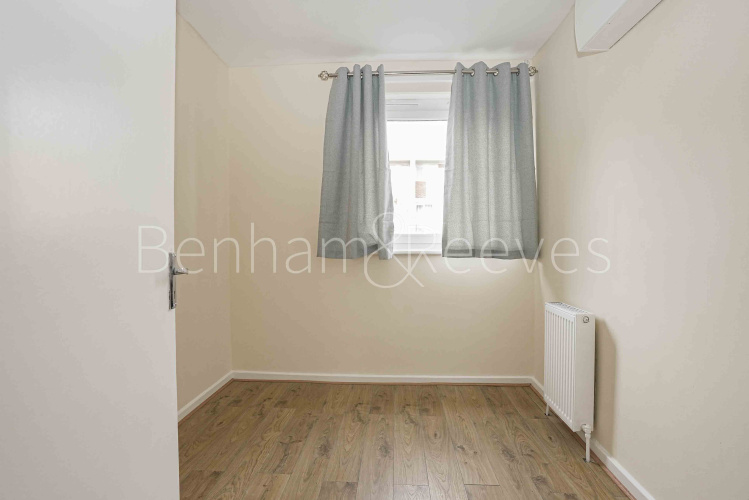3  bedrooms flat to rent in Clendon Way, Woolwich,SE18-image 14
