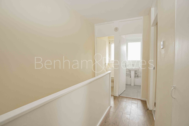3  bedrooms flat to rent in Clendon Way, Woolwich,SE18-image 19