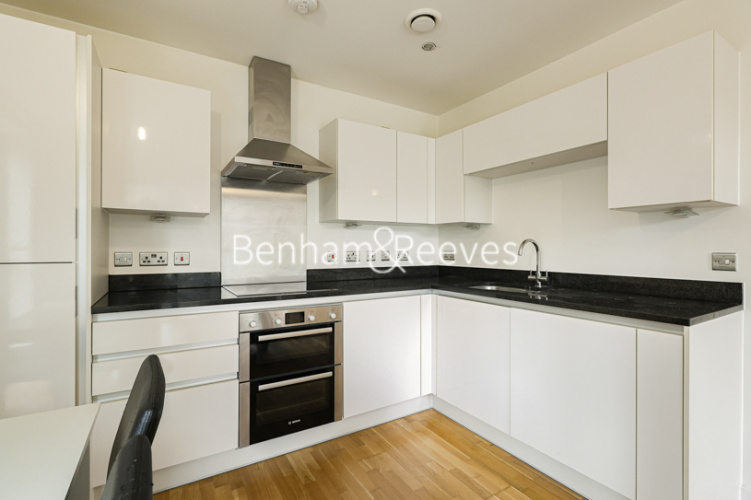 2  bedrooms flat to rent in Larkwood Avenue, Blackheath Hill, SE10-image 2