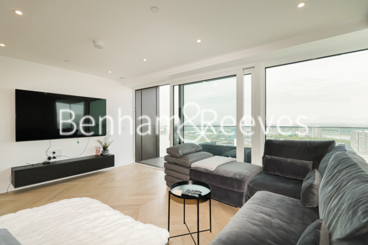 3  bedrooms flat to rent in Brigadier Walk, Royal Arsenal Riverside, SE18-image 1