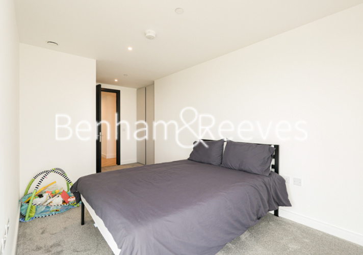 3  bedrooms flat to rent in Brigadier Walk, Royal Arsenal Riverside, SE18-image 8