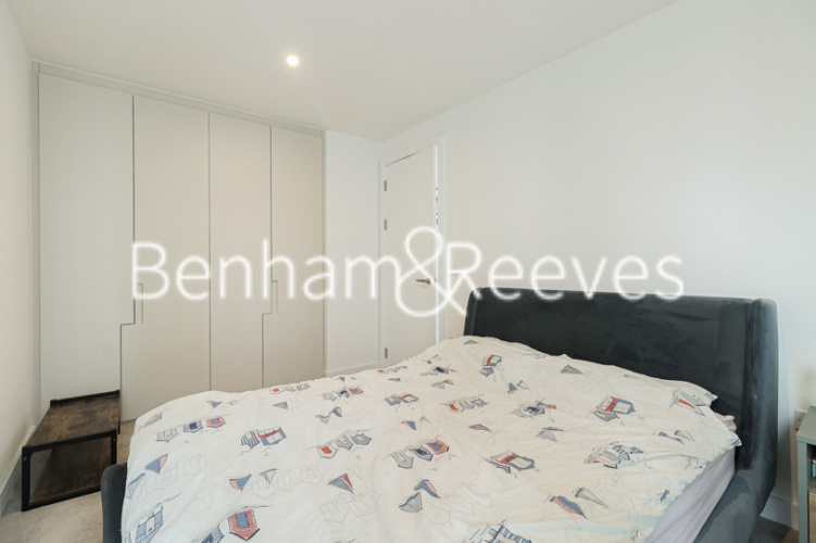1  bedroom flat to rent in Brigadier Walk, Royal Arsenal Riverside, SE18-image 4
