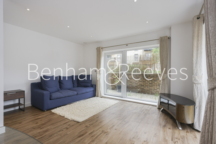2  bedrooms flat to rent in Trinity Walk, Woolwich,  SE18-image 1