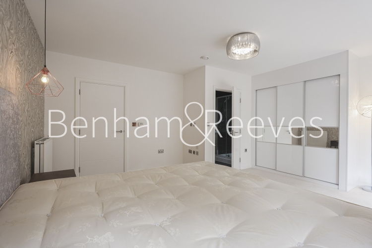2  bedrooms flat to rent in Trinity Walk, Woolwich,  SE18-image 4