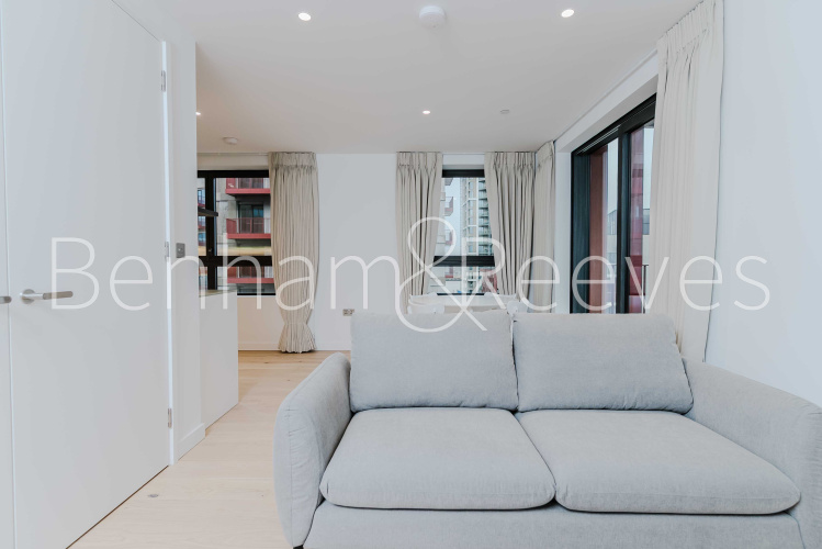 1  bedroom flat to rent in East Parkside, Greenwich Peninsula, SE10-image 1