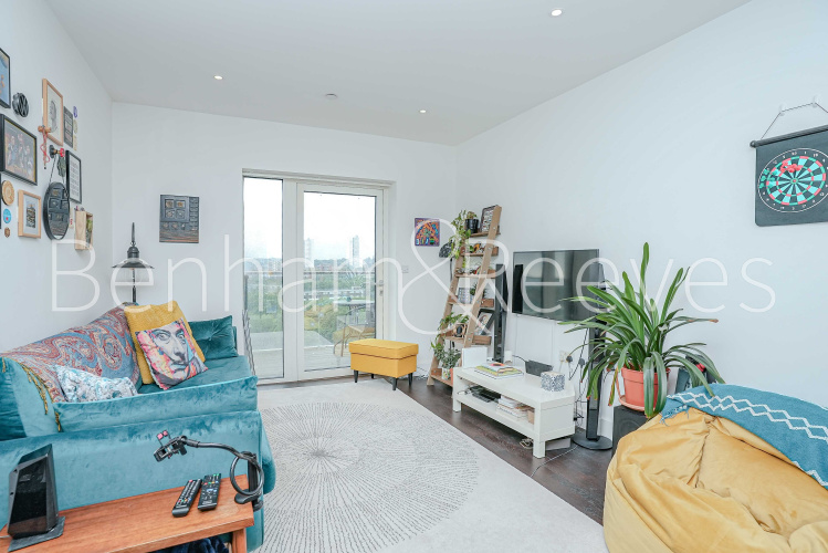 1  bedroom flat to rent in Duncombe House, Victory Parade, SE18-image 1