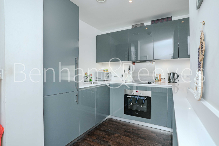 1  bedroom flat to rent in Duncombe House, Victory Parade, SE18-image 2