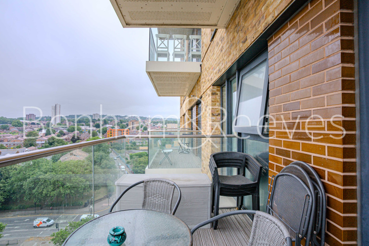 1  bedroom flat to rent in Duncombe House, Victory Parade, SE18-image 10