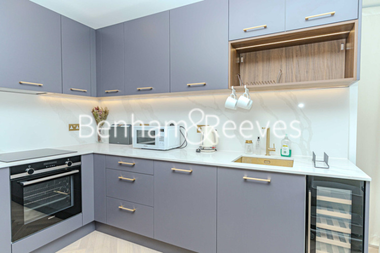1  bedroom flat to rent in Brigadier Walk Royal, Arsenal Riverside, SE18-image 2