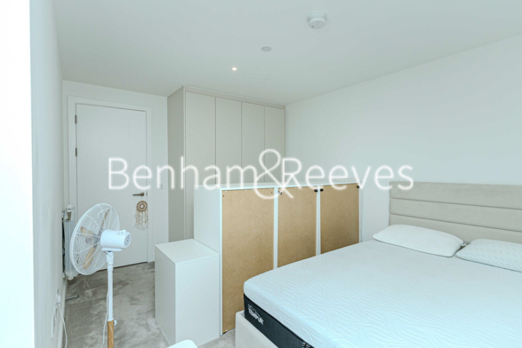 1  bedroom flat to rent in Brigadier Walk Royal, Arsenal Riverside, SE18-image 16