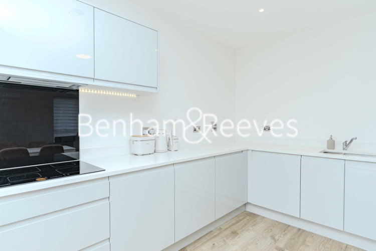 3  bedrooms flat to rent in Davies House, Vousden Grove, SE28-image 10