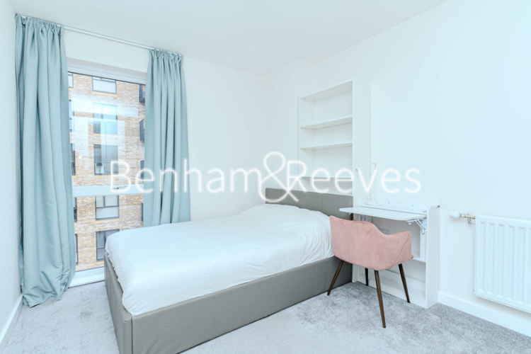 3  bedrooms flat to rent in Davies House, Vousden Grove, SE28-image 11