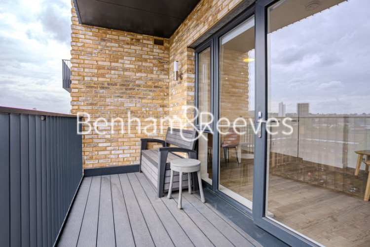 3  bedrooms flat to rent in Davies House, Vousden Grove, SE28-image 13