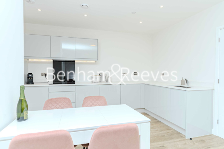 3  bedrooms flat to rent in Davies House, Vousden Grove, SE28-image 17