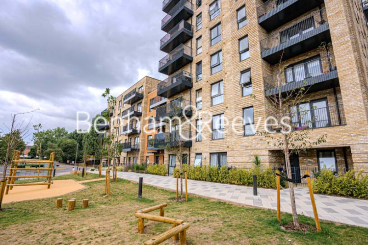 3  bedrooms flat to rent in Davies House, Vousden Grove, SE28-image 22