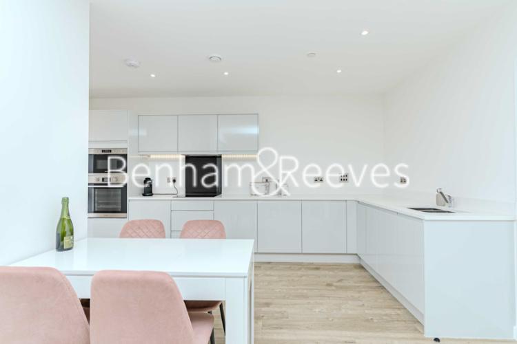 3  bedrooms flat to rent in Davies House, Vousden Grove, SE28-image 23
