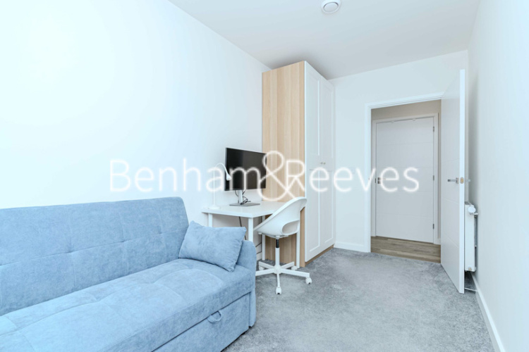 3  bedrooms flat to rent in Davies House, Vousden Grove, SE28-image 24