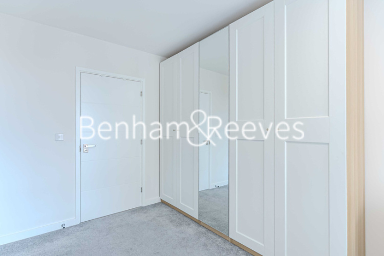 3  bedrooms flat to rent in Davies House, Vousden Grove, SE28-image 25