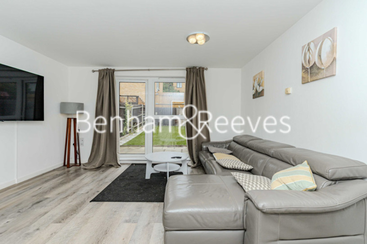 2  bedrooms flat to rent in Victoria Way, Charlton, SE7-image 1