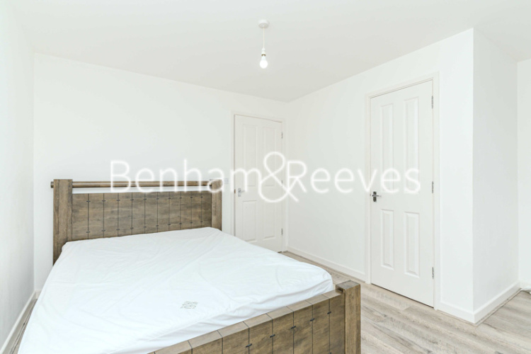 2  bedrooms flat to rent in Victoria Way, Charlton, SE7-image 3