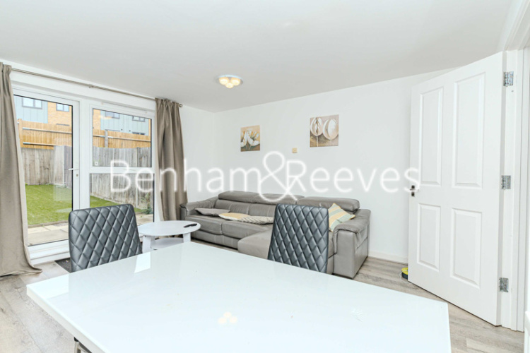2  bedrooms flat to rent in Victoria Way, Charlton, SE7-image 9