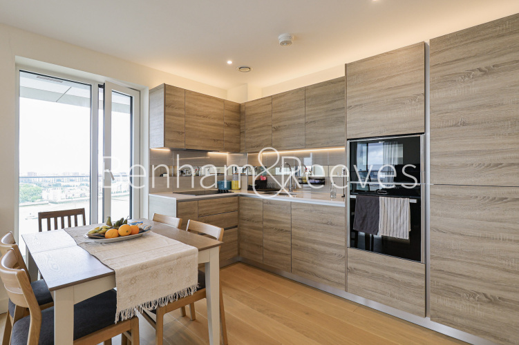 2  bedrooms flat to rent in Duke Wellington Avenue, Royal Arsenal Riverside, SE18-image 1