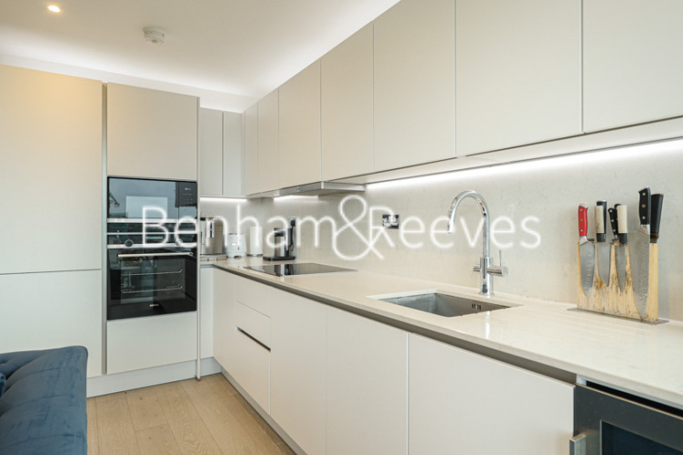 2  bedrooms flat to rent in Brigadier Walk, Royal Arsenal Riverside, SE18-image 2