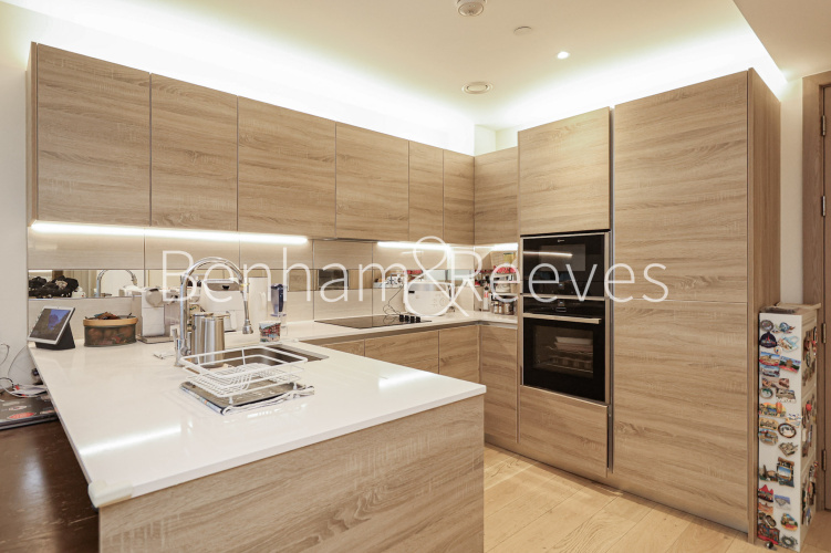 2  bedrooms flat to rent in Duke Wellington of Avenue, Royal Arsenal Riverside, SE18-image 2