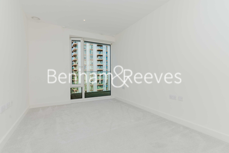 2  bedrooms flat to rent in Duke of Wellington Avenue, Royal Arsenal Riverside, SE18-image 3