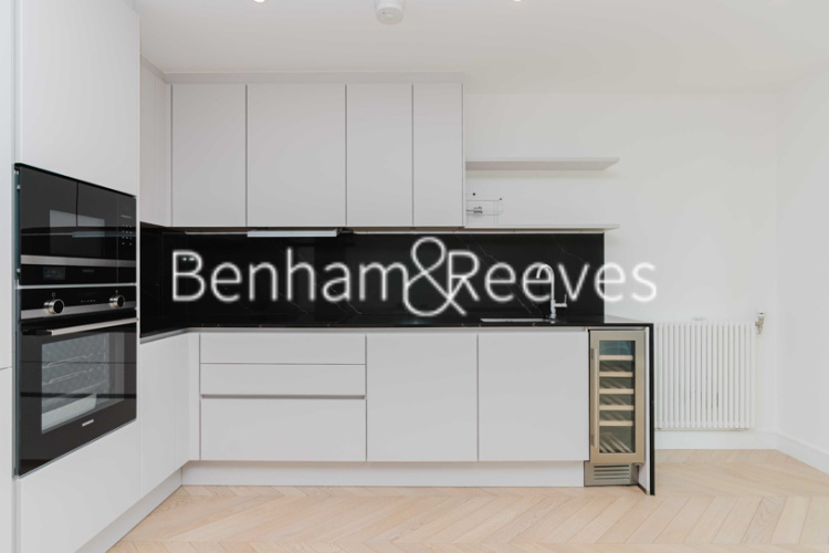 2  bedrooms flat to rent in Brigadier Walk, Royal Arsenal Riverside, SE18-image 2