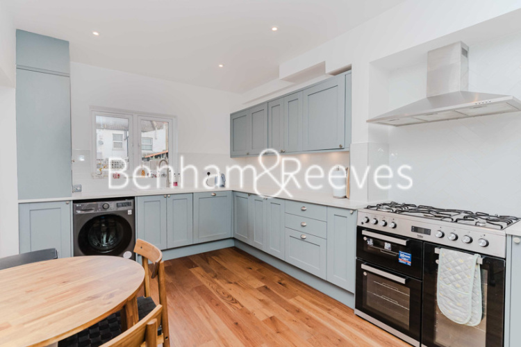 3  bedrooms house to rent in Wernbrook Street, Woolwich, SE18-image 1