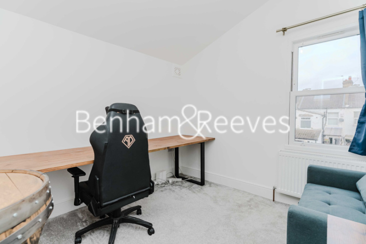 3  bedrooms house to rent in Wernbrook Street, Woolwich, SE18-image 3