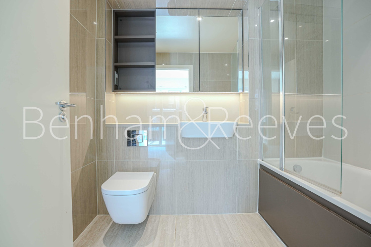 2  bedrooms flat to rent in Thunderer Walk, Royal Arsenal Riverside, SE18-image 4