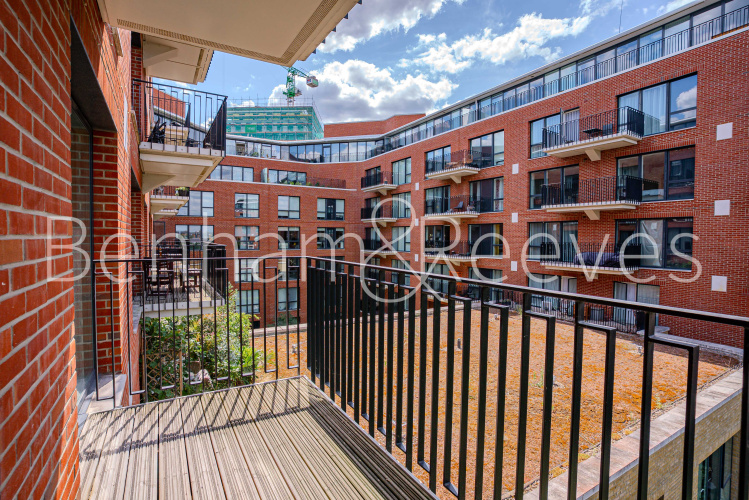2  bedrooms flat to rent in Thunderer Walk, Royal Arsenal Riverside, SE18-image 5