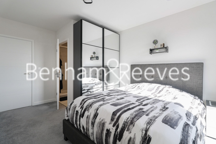 2  bedrooms flat to rent in Vousden Grove, Thamesmead, SE28-image 3