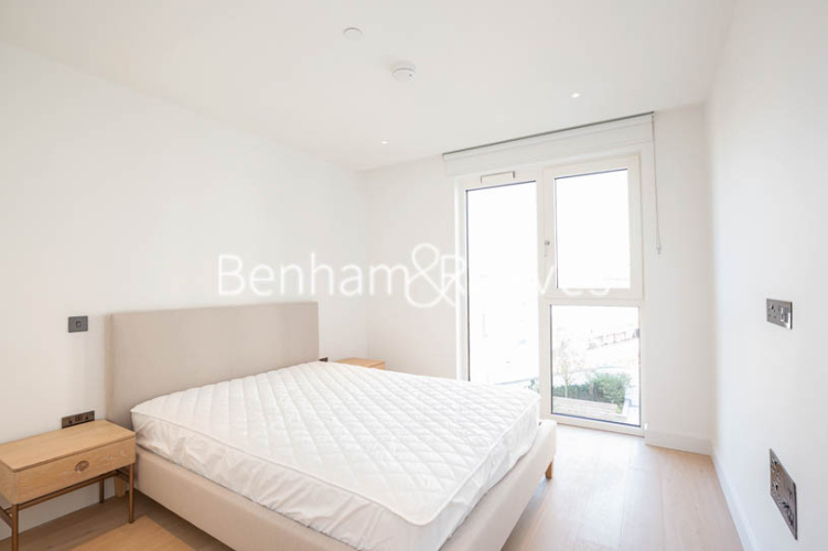 2  bedrooms flat to rent in Lincoln Apartments, White City, W12-image 3