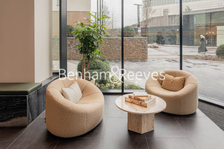 1  bedroom flat to rent in Westmont Apartments, Fountain Park Way, W12-image 1