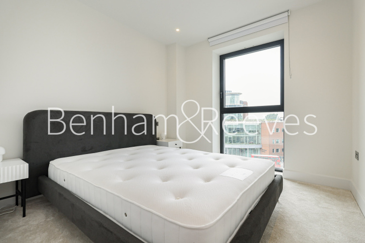 2  bedrooms flat to rent in Fountain Park Way, White City, W12-image 4