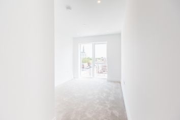 2  bedrooms flat to rent in Filmworks Walk, Ealing, W5-image 3