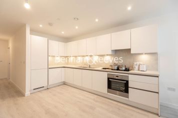 3  bedrooms flat to rent in East Acton Lane, Acton, W3-image 2