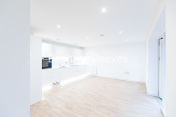 2 bedrooms flat to rent in Greenleaf Walk, Southall, UB1-image 12