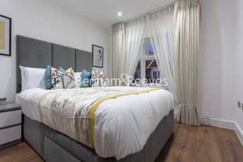 4 bedrooms flat to rent in Hillcrest Road, Acton, W3-image 16