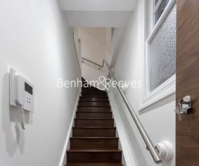 4 bedrooms flat to rent in Hillcrest Road, Acton, W3-image 18